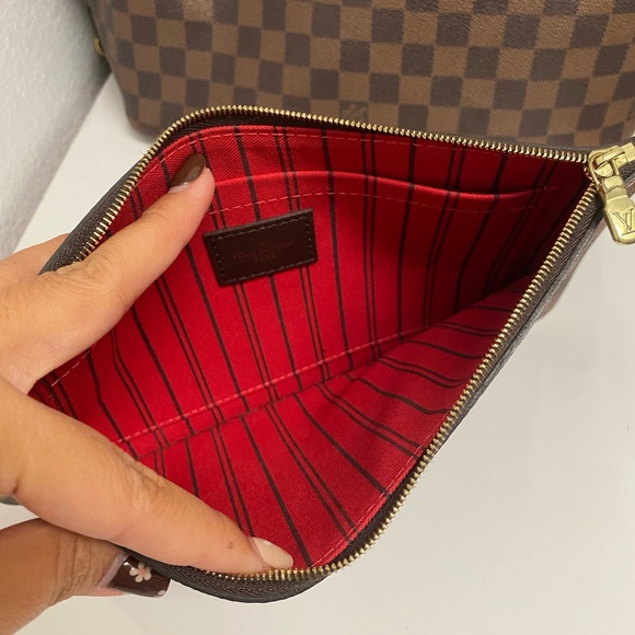 Louis Vuitton Damier pouch - Picture 9 of 16